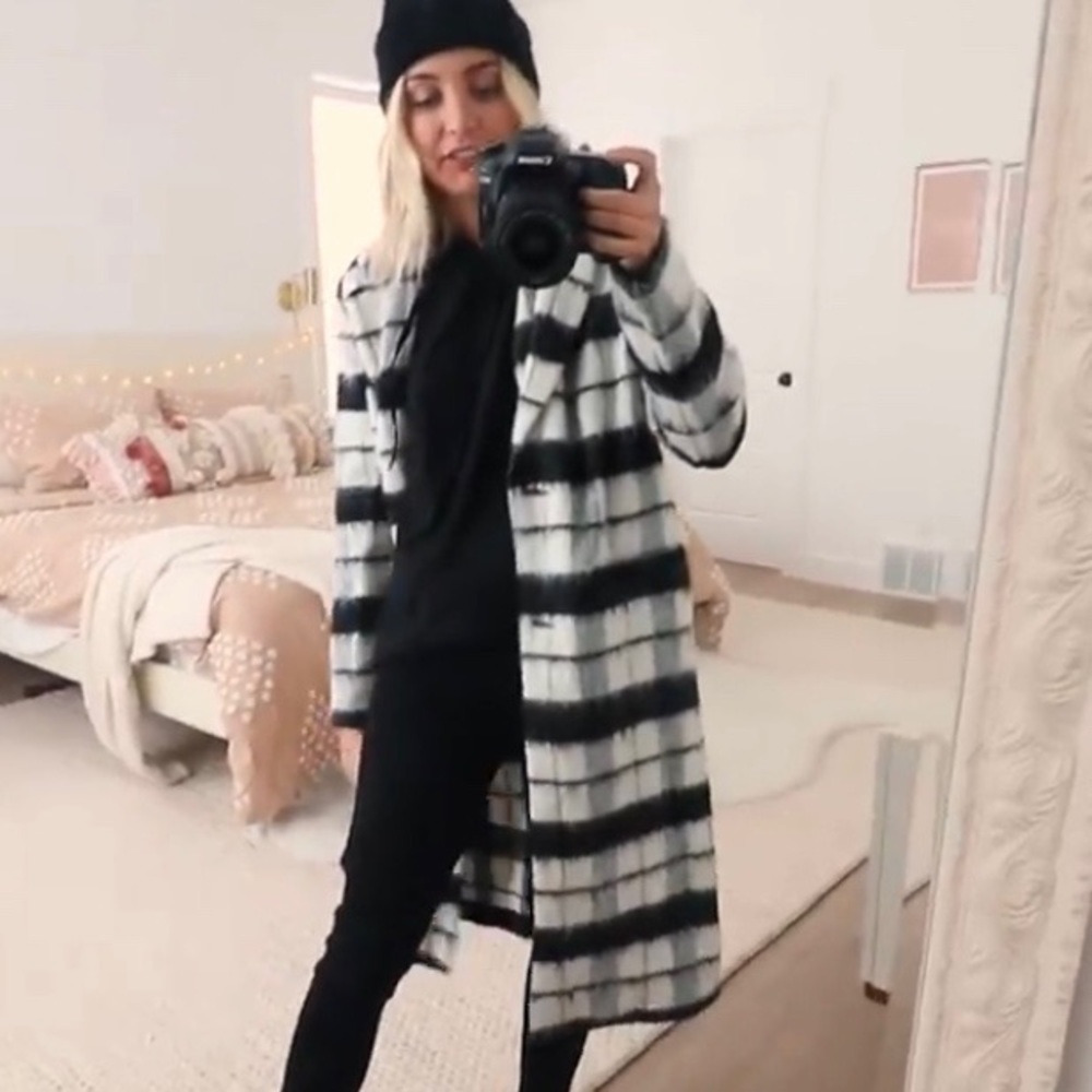 Plaid Shacket Long Black White - Picture 2 of 7